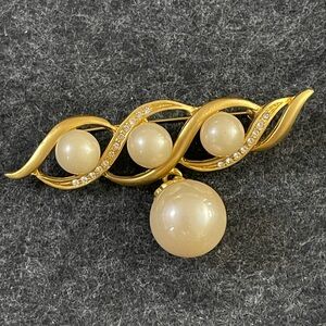 Faux pearl vintage bar brooch
